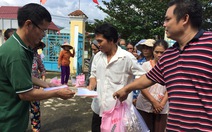 Hàng cứu trợ báo Tuổi Trẻ tới vùng lũ Phước Sơn