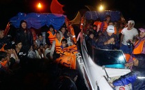 Vượt biển cứu 150 ngư dân kẹt bão trong đêm