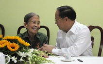 Trao huy hiệu 70 năm tuổi Đảng nhân ngày Quốc khánh