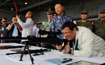 Philippines: miệng vuốt ve Mỹ, tay cầm vũ khí Trung Quốc