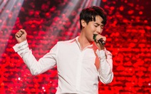 'Nam thần ngây thơ' Rocker Nguyễn đàn piano hát tiếng Anh