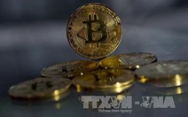 Chưa đầy 1 tuần, bitcoin 'rớt' hơn 50% giá trị, hàng loạt người mất tiền tỉ