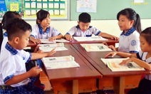 'Choáng' với sách giáo khoa tiếng Anh thí điểm