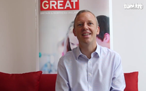 Đại sứ Anh chia sẻ với Tuổi Trẻ Online bằng tiếng Việt