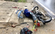 Xe đầu kéo đâm trực diện xe máy, 2 du khách nước ngoài tử vong