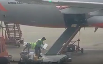 Nhân viên Jetstar Pacific lại ném hành lý của khách ở sân bay Tân Sơn Nhất