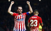 'Nén đau', Godin ghi bàn thắng vàng cho Atletico Madrid