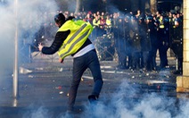 Tổng thống Pháp quyết không hạ thuế bất chấp biểu tình