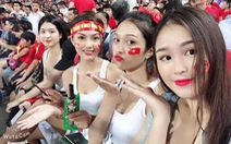 Những nữ CĐV xinh đẹp 'đốt cháy' khán đài AFF Cup 2018