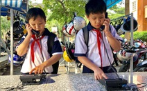 Trường lắp điện thoại bàn để học trò ít dùng di động