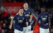 Lukaku và Herrera lập công, M.U thoát chết trước Southampton