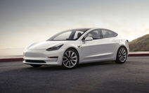 Người Trung Quốc vui mừng vì xe Tesla giảm giá