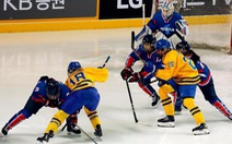 Đội hockey nữ liên Triều đấu giao lưu với đội Thụy Điển