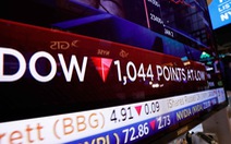 Chứng khoán Mỹ tiếp tục lao dốc, Dow Jones mất 1.000 điểm