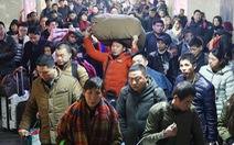 Dân Trung Quốc về quê vẫn đông nhưng không còn bị hành xác