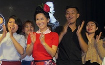 Diva Hồng Nhung: Người Việt ai cũng bảo mình là ca sĩ!
