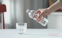 Nước đóng chai nhiễm hạt nhựa nhiều hơn nước máy