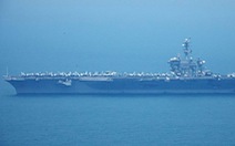 Xem siêu hàng không mẫu hạm USS Carl Vinson trên vịnh Đà Nẵng