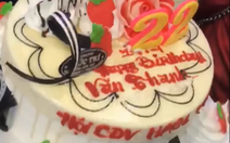 Xem clip fan tổ chức sinh nhật cho 'sao' U23 Việt Nam ở sân bay