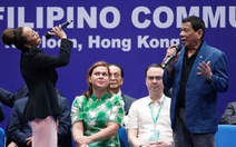Tổng thống Philippines Duterte hát tình ca ở Hong Kong