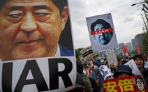 50.000 người biểu tình đòi Thủ tướng Nhật từ chức