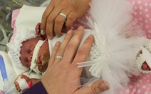 Cưới trong bệnh viện để con sinh non dự đám cưới