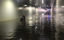 Hầm chui Đà Nẵng thành sông sau cơn mưa đêm