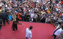 Bốn người Indonesia có thể bị phạt roi vì nghi hành vi tình dục đồng giới