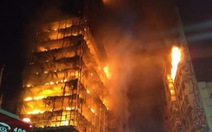 Tòa nhà 26 tầng tại Brazil cháy như đuốc rồi đổ sụp