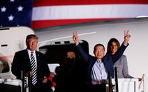 Video Tổng thống Donald Trump đón 3 công dân Mỹ trở về từ Triều Tiên