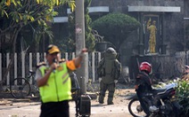 Ba nhà thờ ở Indonesia bị đánh bom liều chết đồng loạt