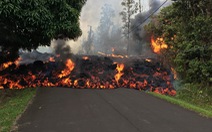 Thế giới trong tuần qua ảnh: Dung nham núi lửa cuồn cuộn như lũ trên quốc lộ ở Hawaii