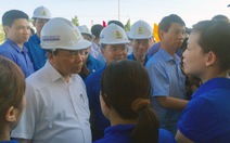 Thủ tướng Nguyễn Xuân Phúc thăm công nhân tại tỉnh Hà Nam