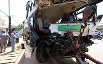Xe khách Đà Lạt - TP.HCM đối đầu xe tải, 1 người chết