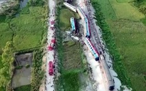 Tai nạn kinh hoàng giữa tàu hỏa và xe tải nhìn từ flycam