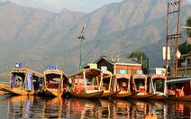 Ở nhà thuyền tại Srinagar - 'Venice của Ấn Độ'