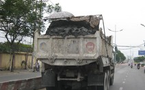 Xe chở đất cao hơn thùng chạy bon bon trên đường, nguy hiểm quá!