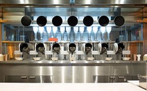 Nhà hàng đầu tiên trên thế giới sử dụng toàn bộ đầu bếp là robot