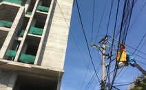 Rơi sắt từ công trình 21 tầng, toàn khu vực mất điện