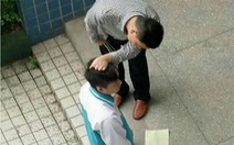 Giáo viên tiểu học bị bắt vì đánh học sinh tàn bạo