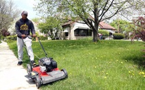 Chàng trai đi khắp nước Mỹ cắt cỏ miễn phí