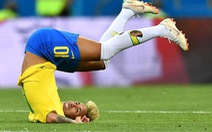 Neymar ghi bàn vào lưới Costa Rica là nhờ… mang tất rách?