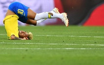 Vì sao Neymar mang vớ rách thi đấu tại World Cup?