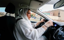 Saudi Arabia bỏ lệnh cấm phụ nữ lái xe từ 0h ngày 24-6