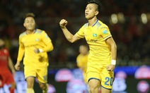 Tuyển thủ U23 Phan Văn Đức lập cú đúp, SLNA thắng Sài Gòn 3-2