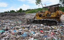 Rác 'ngập' TP Quảng Ngãi, tỉnh hỏa tốc đưa rác vượt 40km xử lý
