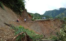 700 hộ dân Mường Tè vẫn bị cô lập sau 1 tuần mưa lũ