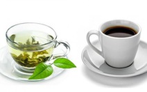 Hàm lượng caffeine trong trà xanh cao hơn trong cà phê?