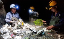 Tận mắt nhìn thế giới rác trong lòng cống Sài Gòn