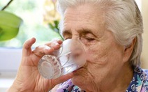 Nắng nóng, người già mắc bệnh mạn tính có thể gặp nguy hiểm
